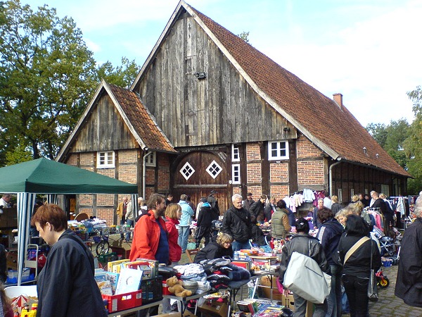 Flohmarkt am Spexarder Bauernhaus 3.10.10 / (c) NormCast.de