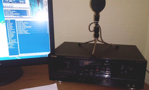 Moderne trifft Antike: Winamp 'serviert' dem Teac-Doppeltapedeck die Songs / (c) NormCast.de